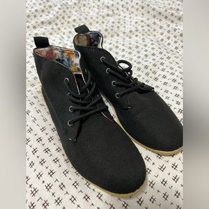 Black Floral Spring Shoes Women’s Size 7 NWOT